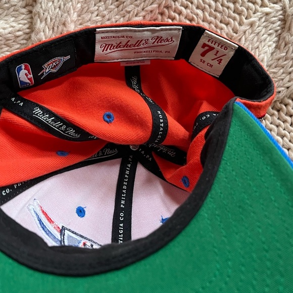 Mitchell & Ness Oklahoma City
Thunder Embroidered Fitted‎ Hat NBA - Picture 4 of 5
